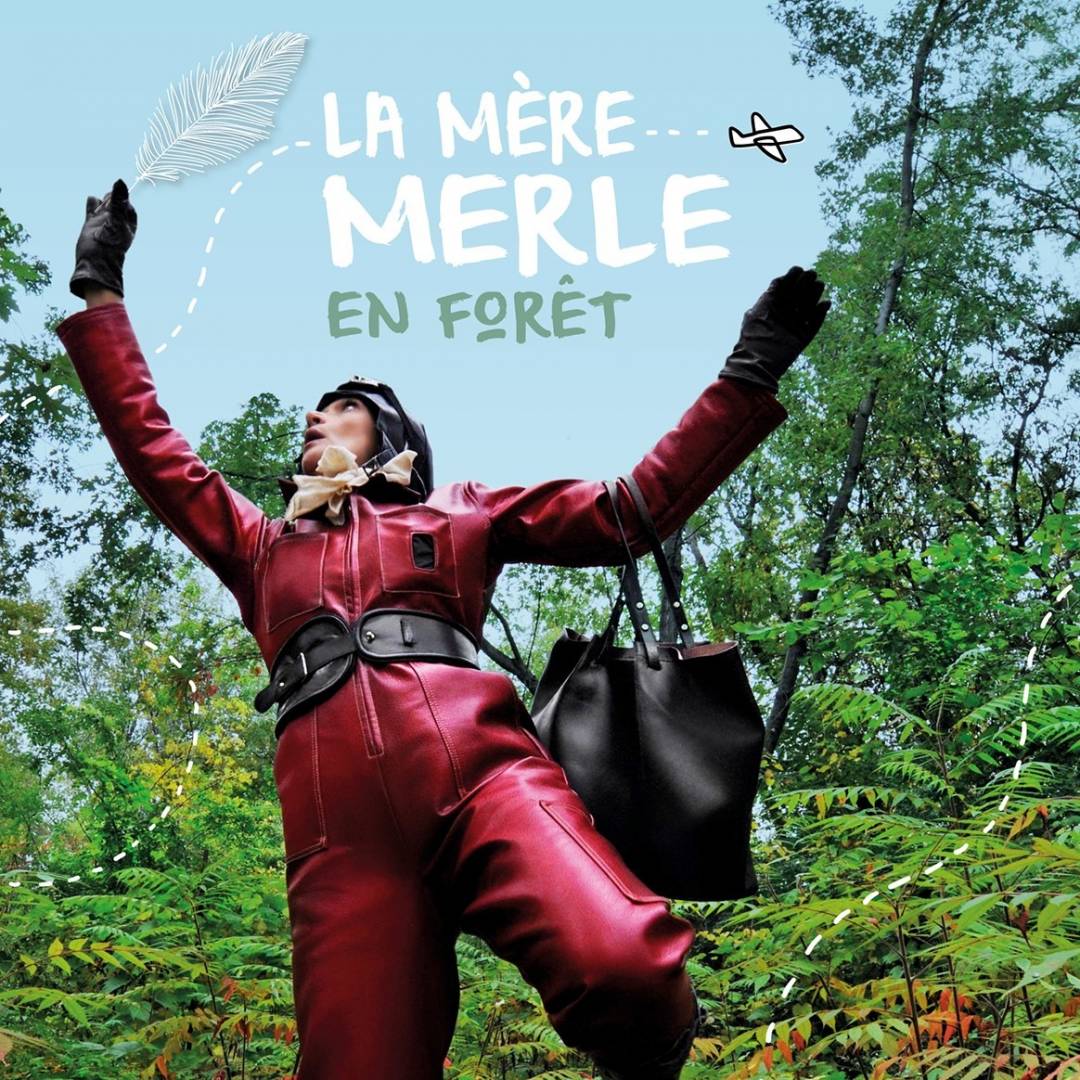 La mère merle en forêt