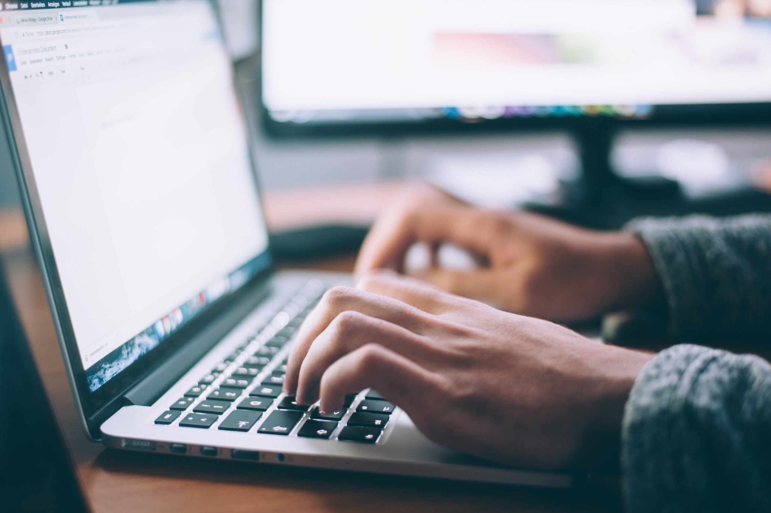 ordinateur_glenn-carstens-peters-unsplash